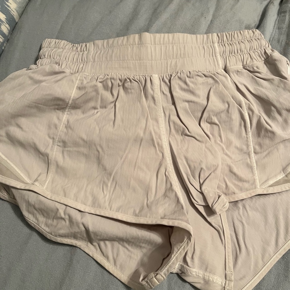 Lululemon white hotty hot shorts size 4!